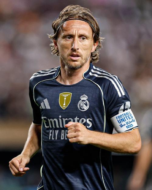 东契奇连续4场砍下30+ 自13年科比后首个湖人后卫