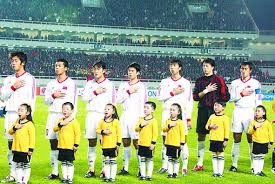 传记作者：莱万年少时常因身材自卑；他与渣叔的关系起初不好